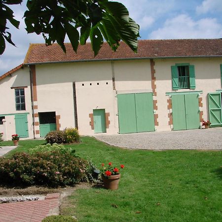 Bed and Breakfast Les Malvaux Huriel Exterior foto