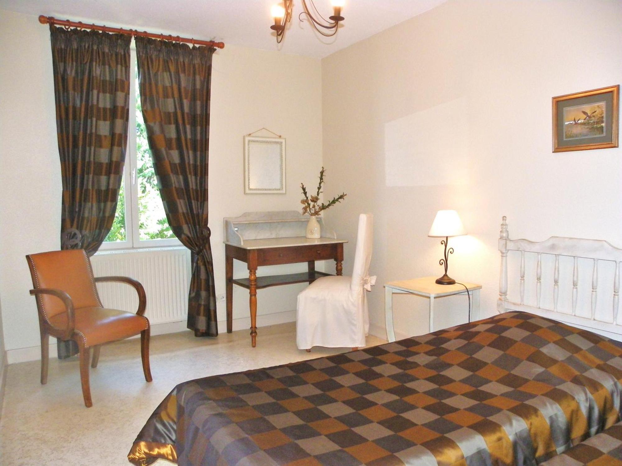 Bed and Breakfast Les Malvaux Huriel Exterior foto