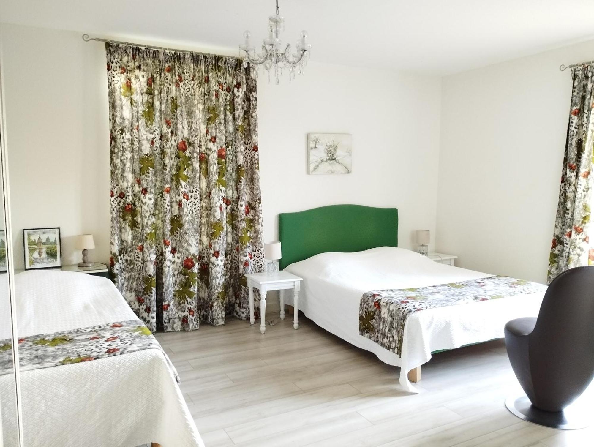 Bed and Breakfast Les Malvaux Huriel Exterior foto