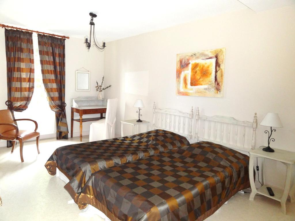Bed and Breakfast Les Malvaux Huriel Exterior foto