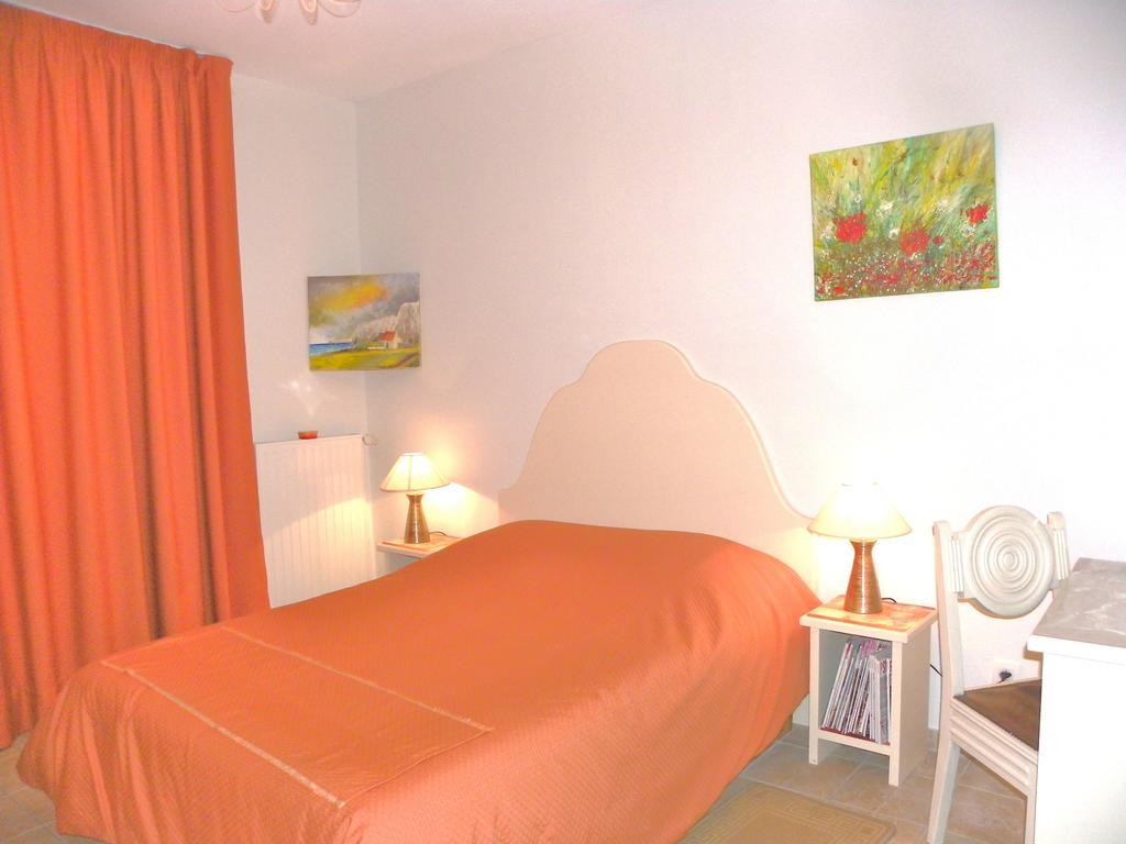 Bed and Breakfast Les Malvaux Huriel Exterior foto