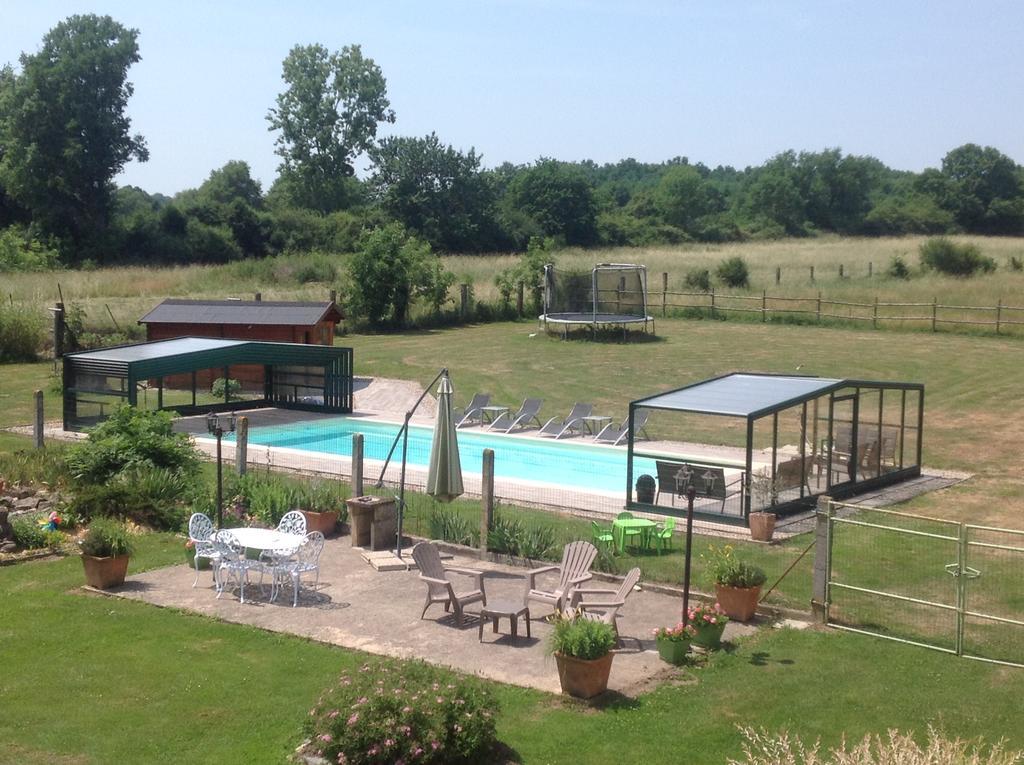 Bed and Breakfast Les Malvaux Huriel Exterior foto