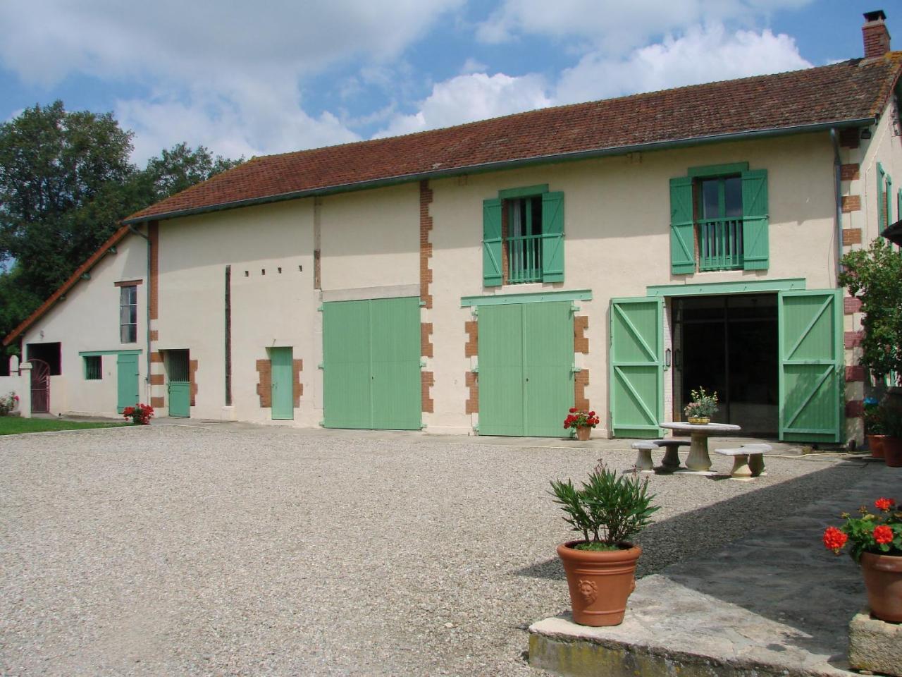 Bed and Breakfast Les Malvaux Huriel Exterior foto